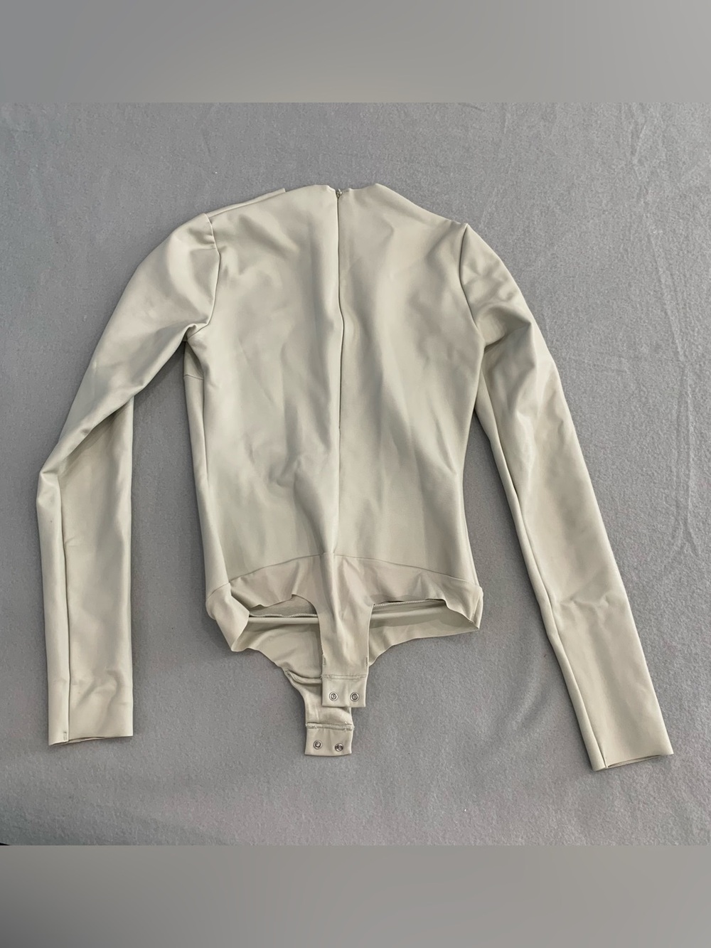 Skims Faux Leather Bodysuit Sz Small BeigeMock Neck Long Sleeve Shell Neutral - Picture 2 of 11